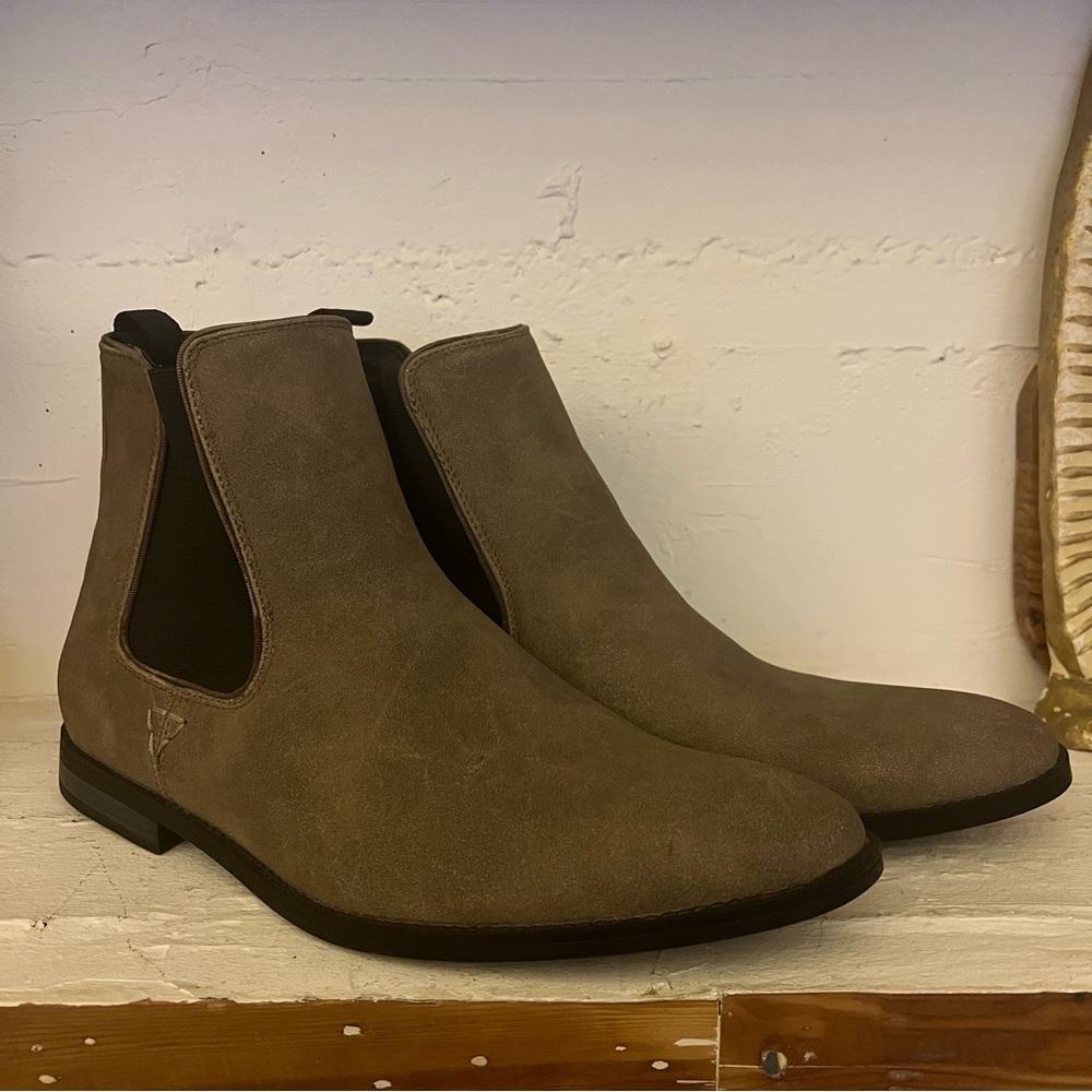 Guess 9 Men's Suede Tan Chelsea Boots